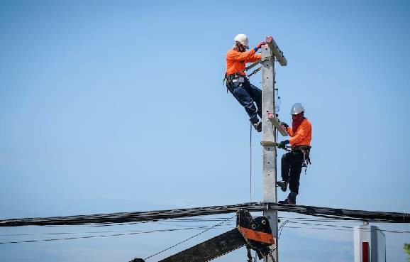 Smart Strategies for Small Businesses to Implement Cost-Effective Working at Heights Training - Manual Handling Training Article